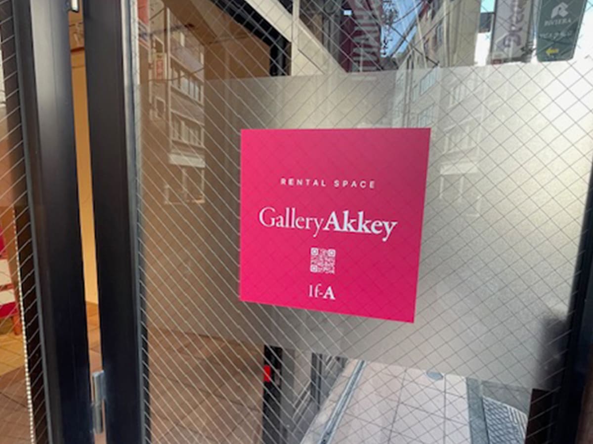 GalleryAkkey_ウィンドウサイン